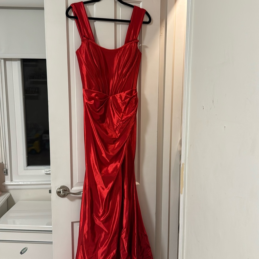 Women’s Sherri hill red dress